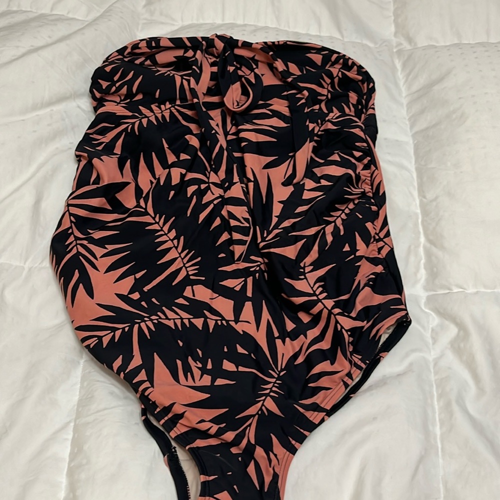 Isabel maternity size medium – D/DD swimsuit